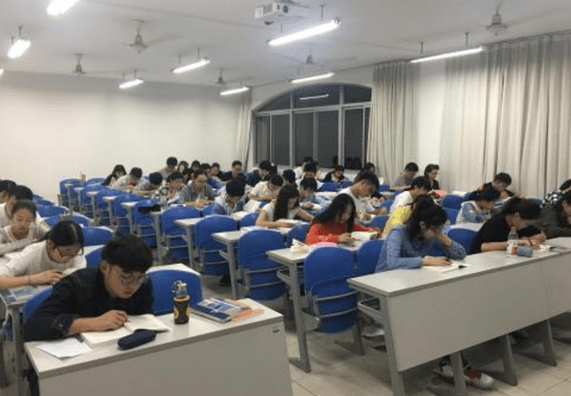 大学应该怎么规划学习生活 5847f295341346d980e9a475ca61d376.png