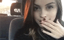 搞笑gif段子:你会像妹子一样动动眉毛吗