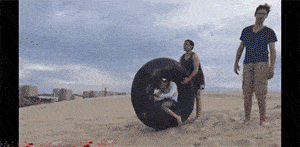 搞笑gif段子:这肤色这腰身无敌好吧_手机搜狐网