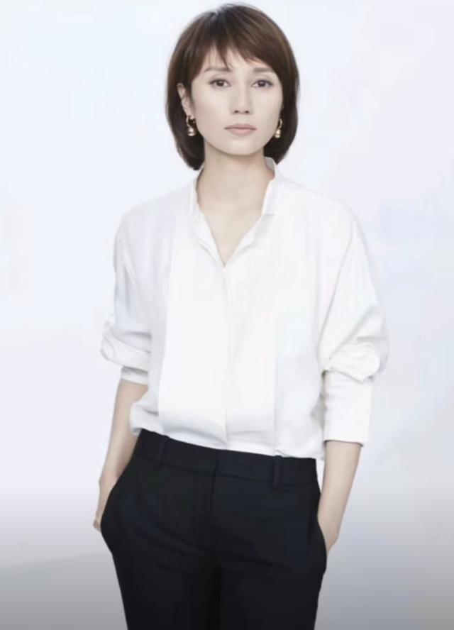 发型很重要,建议40岁女人剪这4种发型,时髦减龄好穿搭