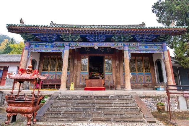 甘肃藏了座千年古寺，被誉为陇右第一名刹，杜甫在此作诗100多首