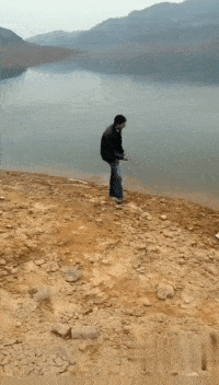 原创搞笑gif段子:他想学学蛙泳