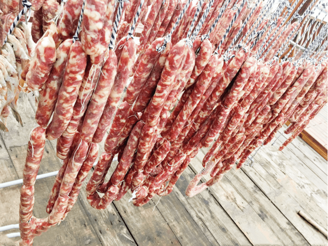 都不对,香肠老板教你选肉