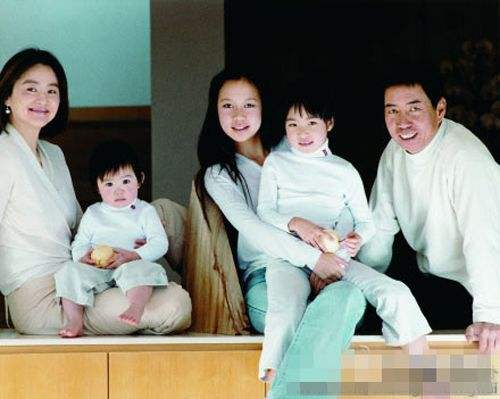王祖藍二胎得女宣布「收工」，稱兩個女兒已足夠！明星為啥生女孩多？ 娛樂八卦吃瓜 第7张