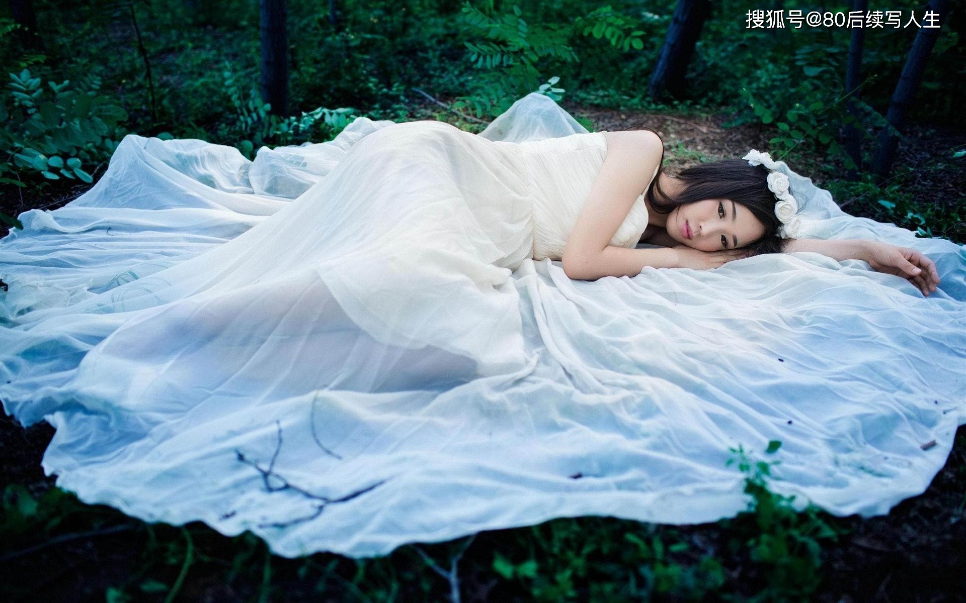 森林美女套图 大自然森林美女写真图片