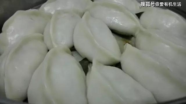 "冬至大过年"萝卜粄是最具客家风味的冬至美食,在客家人餐桌上是必不