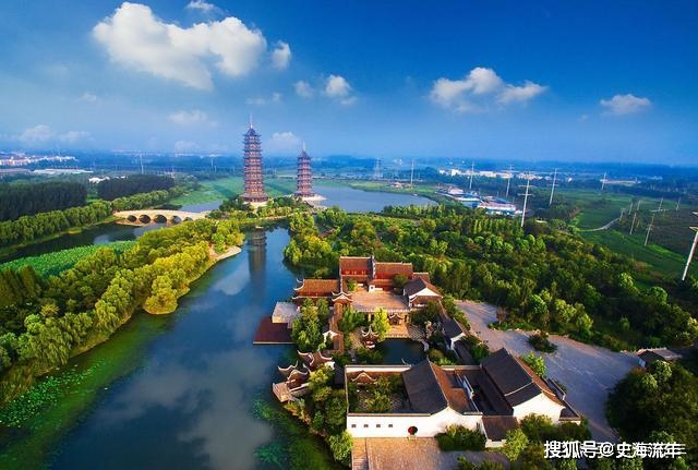 江苏省高考排名排名_红旗袍、棒棒糖…江苏高考首日,“送考团”花式加(2)