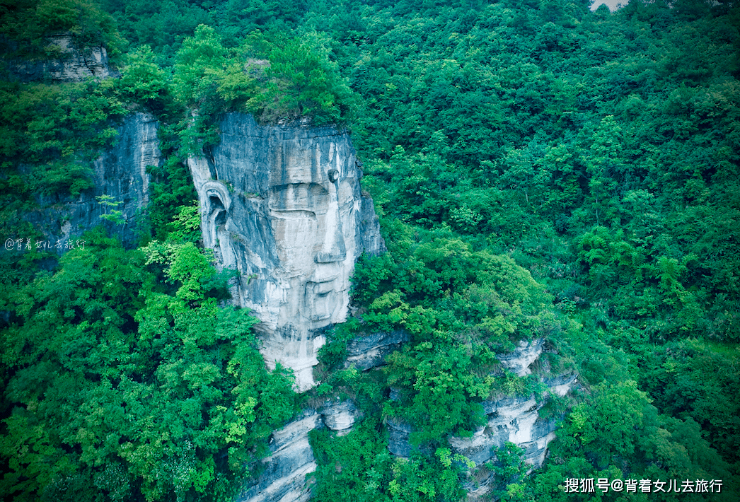 白花50万，贵州78米大佛毁容，抹一脸水泥