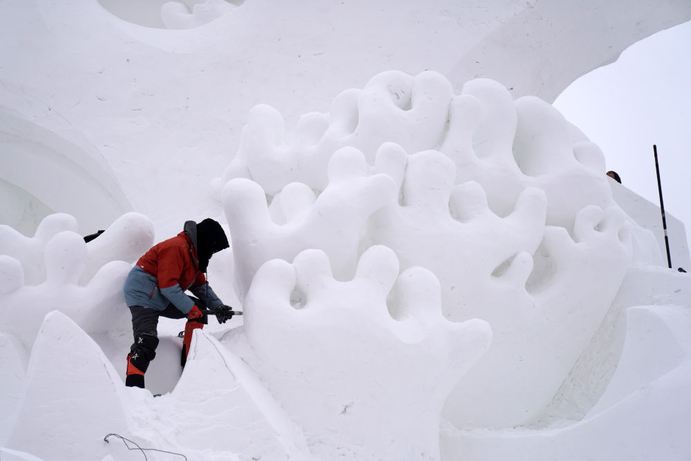 一十太阳雪花是什么成语_太阳是什么颜色的图片(3)