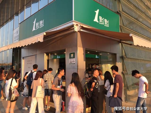 最火奶茶店排名排名_中国最火网红店,快要被7000家山寨店拖垮了!(2)