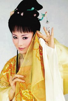 越剧历史上舒锦霞的早年经历是怎样的
