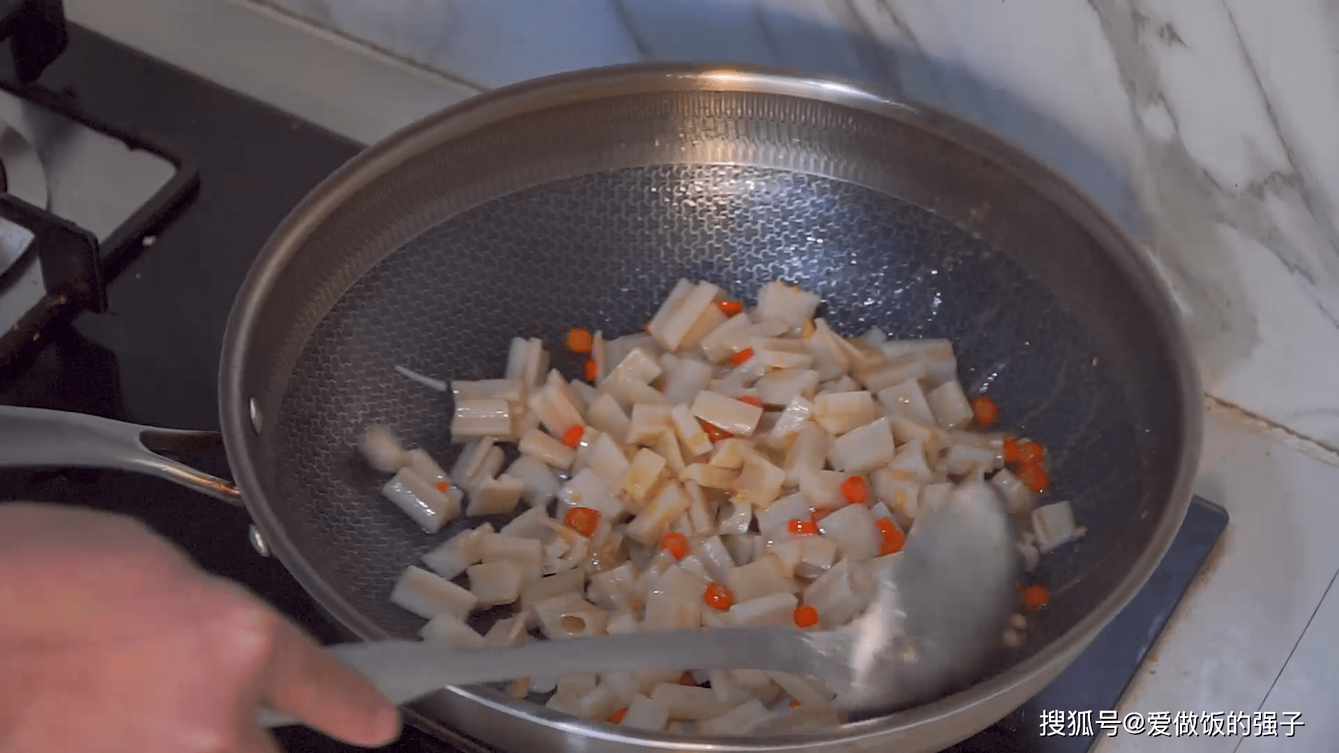 炒莲藕怎么处理 a0f5f4943297469a815fe176ed8f505c.png