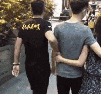 原创搞笑gif段子大爷看你深情的样子我感觉红薯可能要涨价了啊