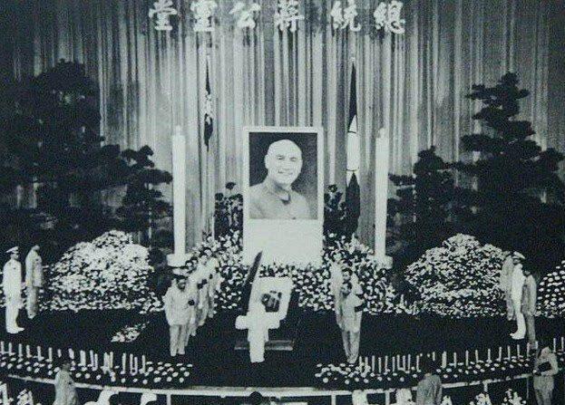 “开云app官方网站下载”
在蒋介石的葬礼上 张学良送出16