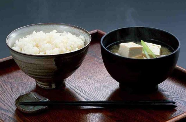 出家人一边吃肉一边超度,是功德还是罪过? 义云高 弘扬正法