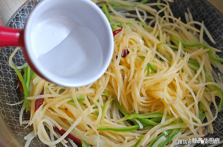 炒土豆丝用放胡椒粉吗 323b3de9ac63401f985b78cae0da88df.png