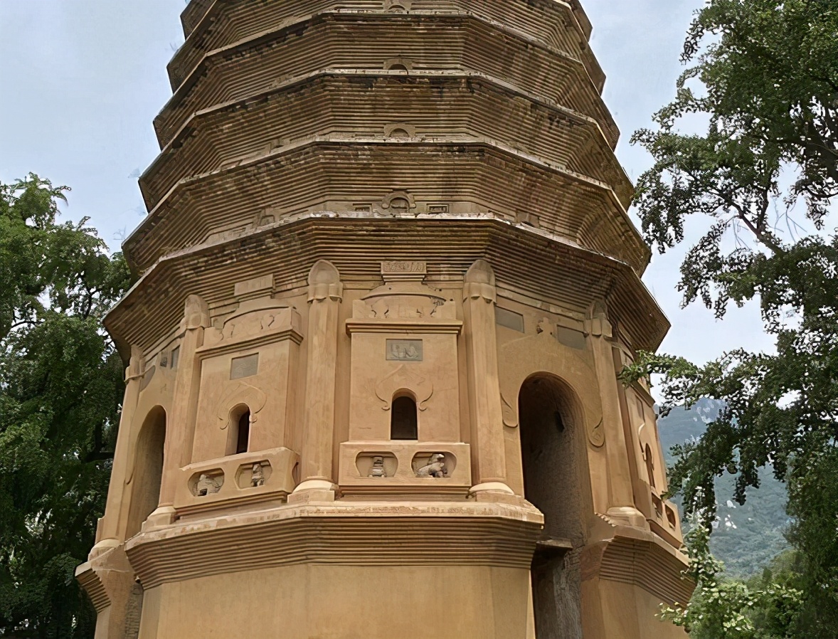 河南古建筑嵩岳寺塔中国现存最早的砖塔