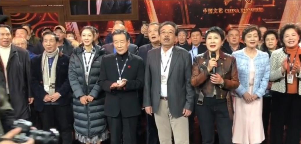 《渴望》剧组30年再聚首,李雪健张凯丽状态佳,蓝天野略显发福