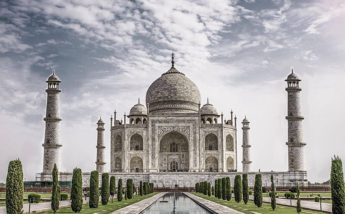 印度最有名的建筑，是世界奇迹之一，被称为完美建筑