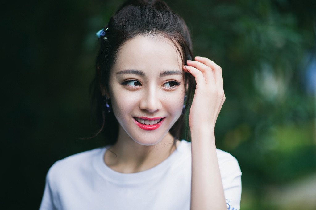 杨幂自称哭点奇怪,不去浪姐是怕被薅头发