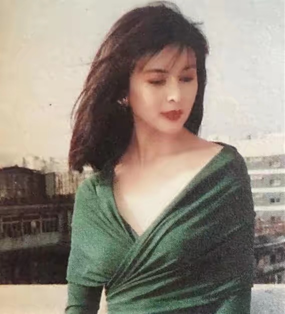 關之琳巔峰時有多驚艷？她的泳裝劇照美得讓人窒息，這才是真女神 娛樂八卦吃瓜 第11张