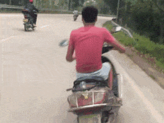 搞笑gif段子:看你把你家这狗给饿的!快点弄饭把!_什么