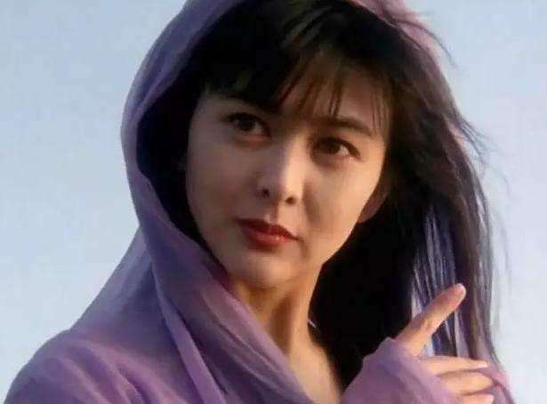 關之琳巔峰時有多驚艷？她的泳裝劇照美得讓人窒息，這才是真女神 娛樂八卦吃瓜 第3张