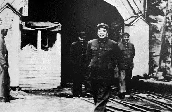 原创铁原阻击战，彭总一天五次来电，63军2万人只剩200人