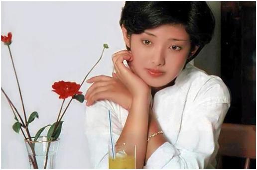 消失40年,61岁山口百惠也老了,褪去光环,一代女神终入