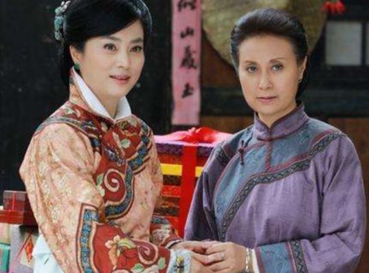 曾因出演《情深深雨蒙蒙》走红,出道42年零绯闻,今64岁婚姻成谜
