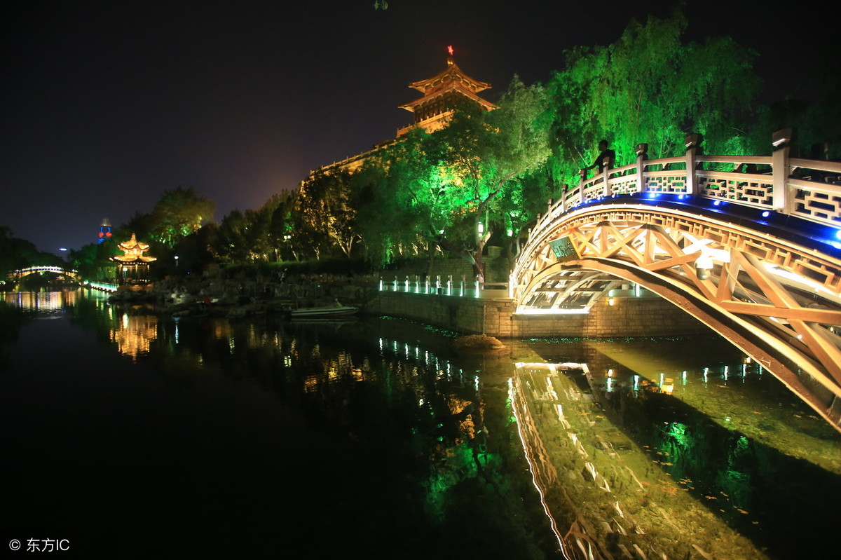 济南护城河夜景