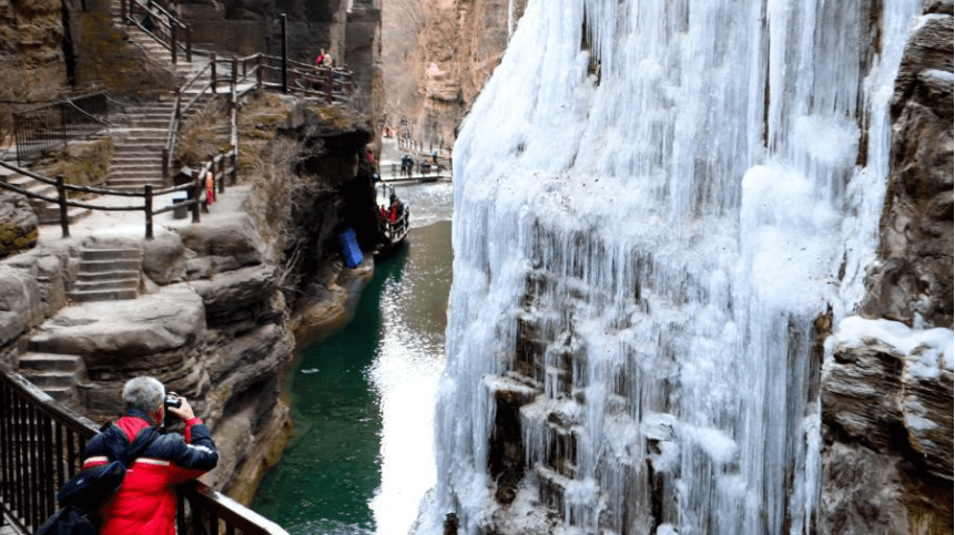 云台山峡谷奇观,冬日冰瀑美