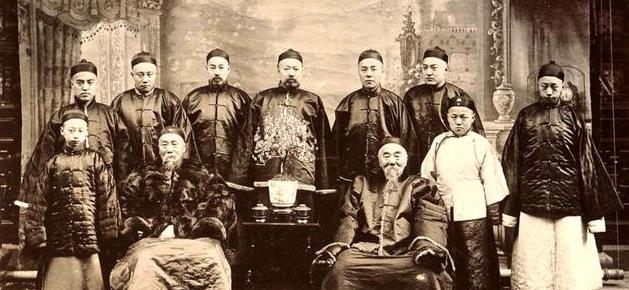 晚清李鸿章家族罕见旧照:原配端庄大气,偏房小妾秀气