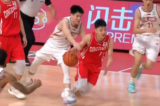 〖篮球辱骂裁判怎么判罚篮球比赛辱骂裁判叫什么犯规〗