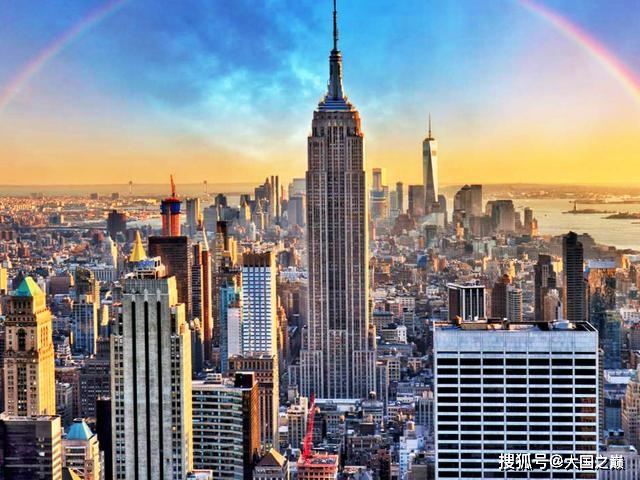 它在建成时曾是世界上最高的建筑,是美国纽约的地标建筑物之一,更是