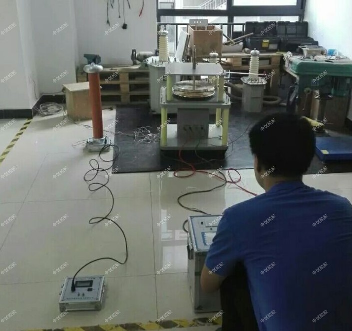 绝缘子芯棒泄漏电流智能试验装置