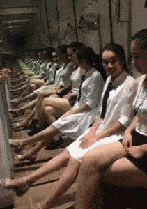 搞笑gif段子:这些小姐姐跳的舞,应该都必须是长发跳的