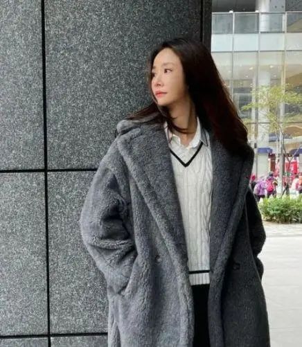 慵懒风宽松毛绒外套推荐 5056deb0a8d645369b70ffc84fff4823.jpeg
