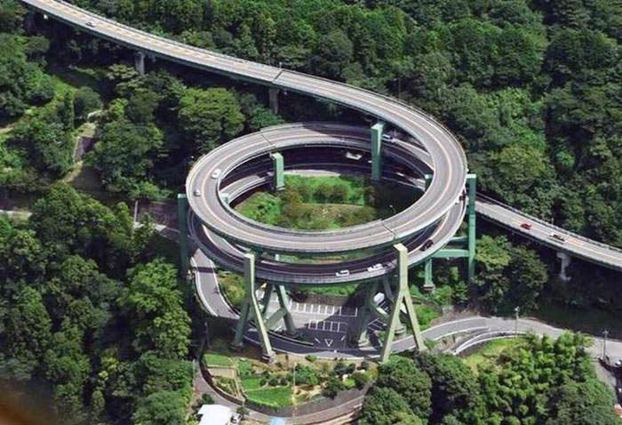 日本最“危险”的环形公路，网友：我五菱宏光一点都不慌