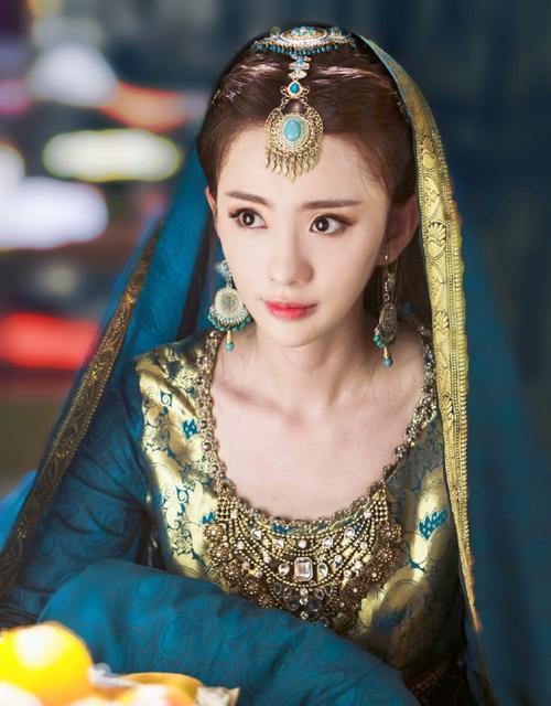 不仅美成宅男女神,还_刘