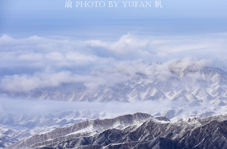 天山深处有座中国最陡峭的索道，可俯瞰天山天池，远眺博格达峰