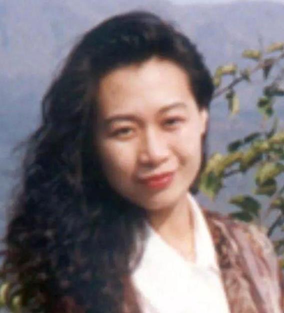 38岁唐僧迟重瑞取49岁女富婆,今拒500亿遗产,网友:这是真爱