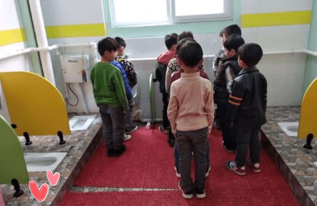 为啥自家娃宁愿憋在家上厕所,也不在幼儿园拉臭臭?原因或有四点_孩子