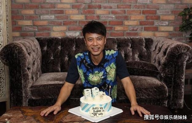 原创晒晒李克勤在香港的豪宅,家里还有一个凉亭,这种房子起码值过亿