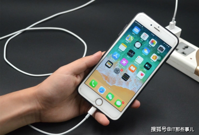 速度|充电速度慢 用户体验差 无线充电凭什么取代有线充电？