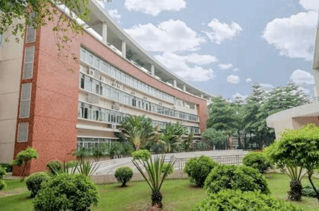 1,华附国际部(华南师范大学附属中学国际部)