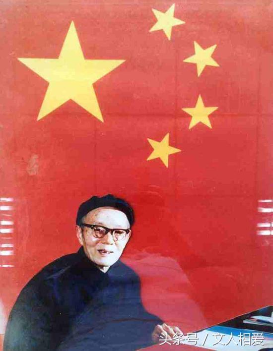 资料：我国国旗——五星红旗的设计者曾联松