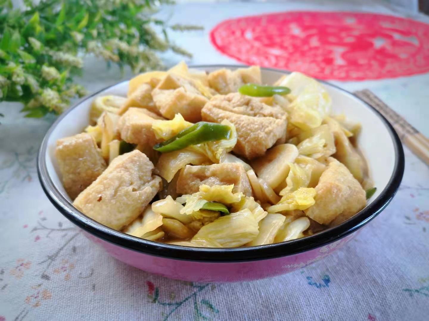 原来白菜是用它炒的。好吃又有营养。它宁愿吃它也不吃肉。很好吃