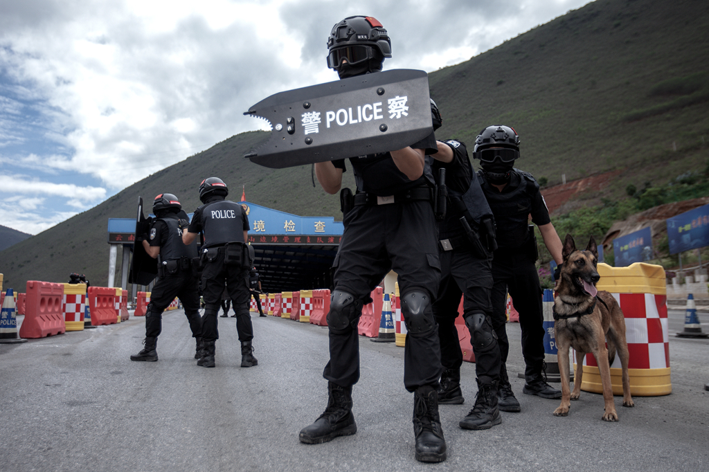 这是他们的节日——龙陵边境管理大队首个人民警察节活动精彩纷呈