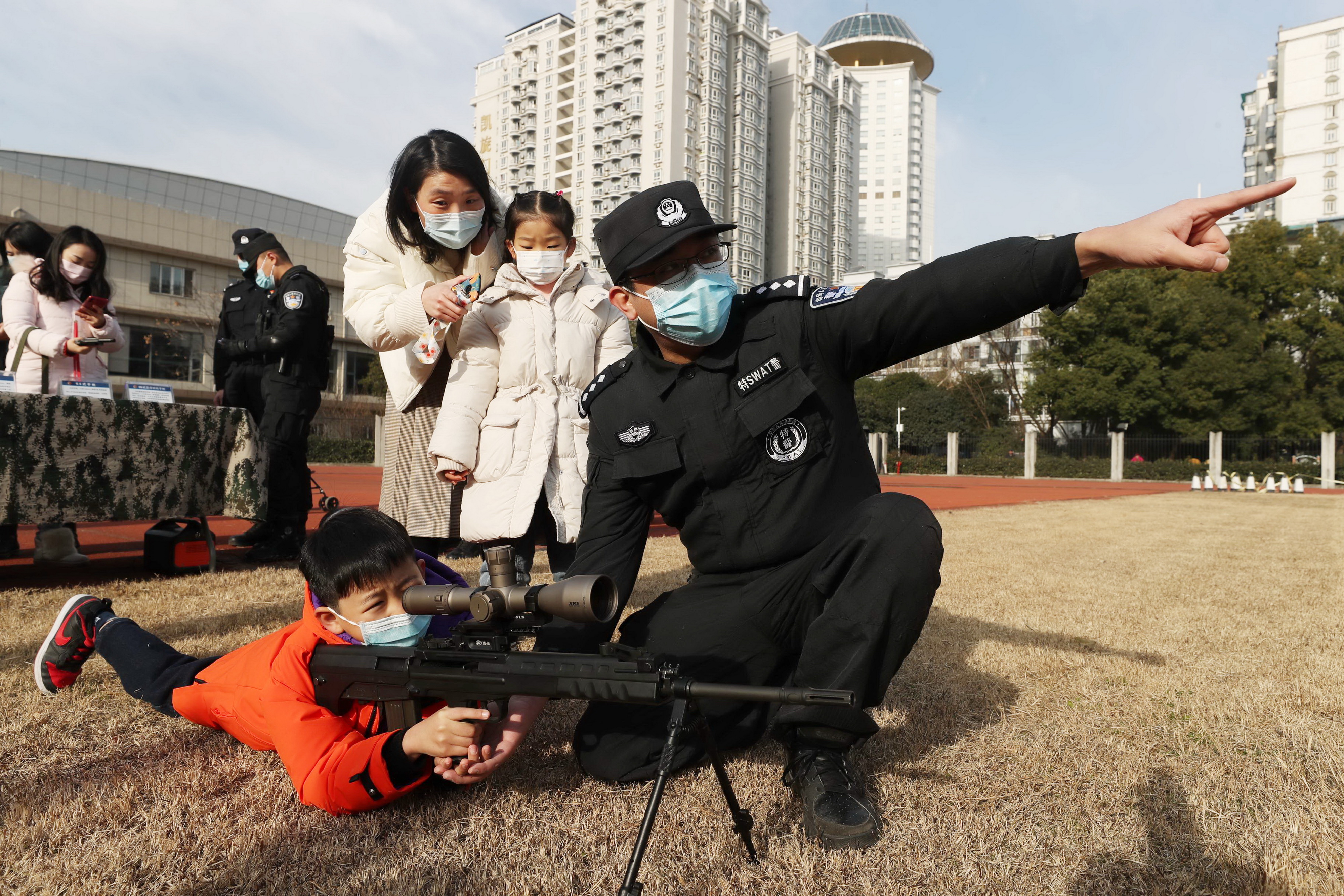 爸爸我来看你了武汉特警萌娃进警营